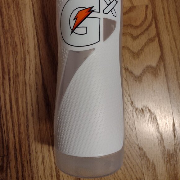 New with tags Gatorade Big 10 Bottle and New Gatorade Towel - Picture 3 of 14